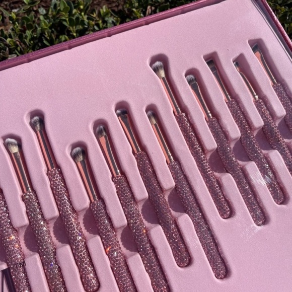 VIRAL Glitz and Glam Brush set in Pink Rhinestone - Picture 8 of 9